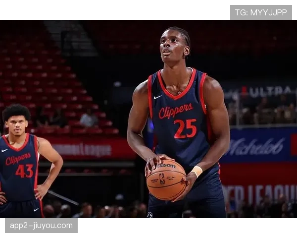 迪亚巴特13分11篮板 黄蜂替补内线表现亮眼